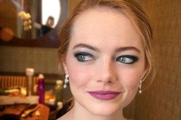The Hidden Meaning Behind Emma Stone S Gg Makeup Is So Important