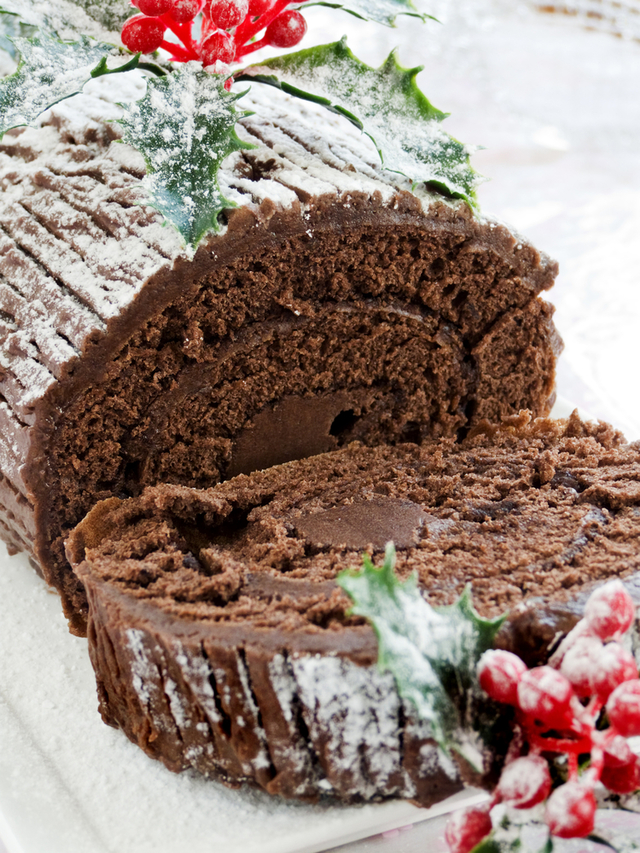 Festive Christmas Yule Log - MyLoveOfBaking