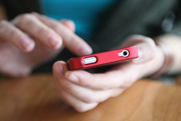 Teachers’ union argues smartphone ban in schools could have ‘disadvantages’