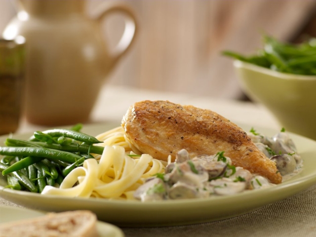 Chicken tagliatelle with a creamy Irish whiskey and mushroom sauce