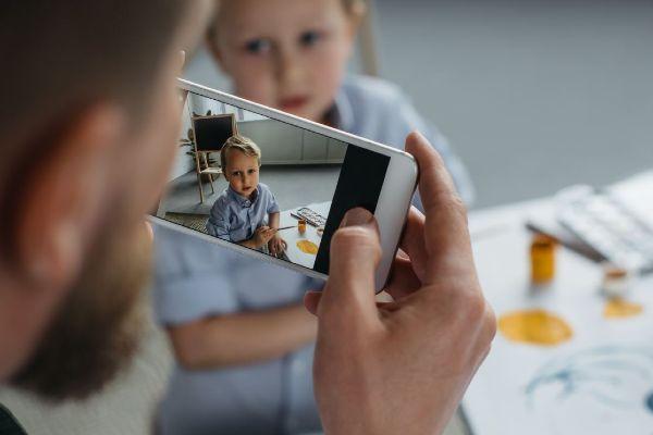 Experts warn parents against posting back-to-school snaps online