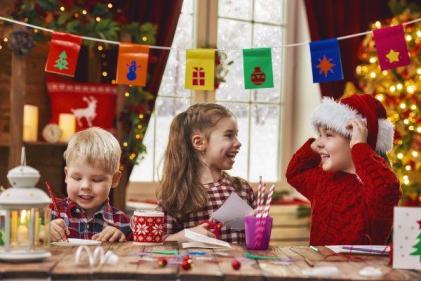 Here are 5 easy-peasy Christmas crafts you can try with the kids