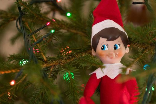 Here are 10 simple but hilarious Elf on the Shelf positions the...