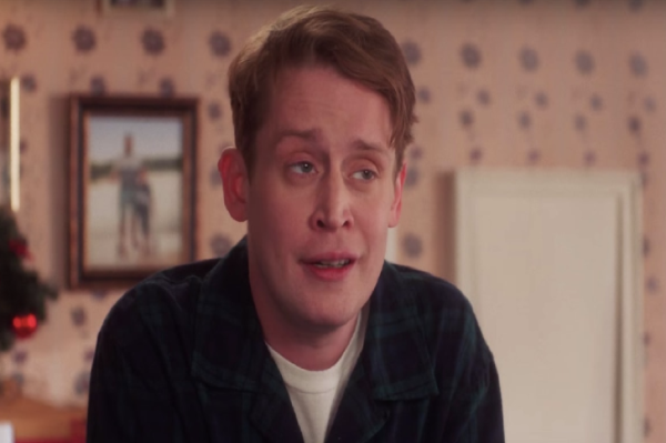 Macaulay Culkin recreates the most NOSTALGIC Home Alone scenes
