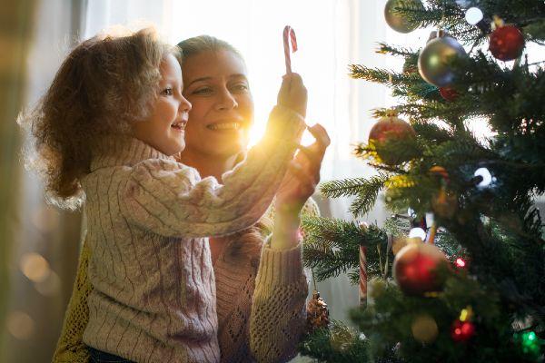 7 things that happen to every family on Christmas Day