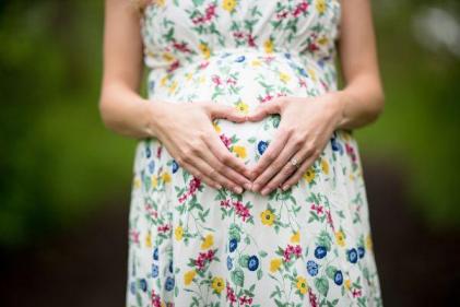 According to study, pregnancy IS contagious among friends 