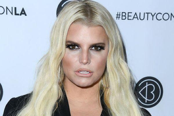 Stop growing: Jessica Simpson posts adorable snap of her two kids 