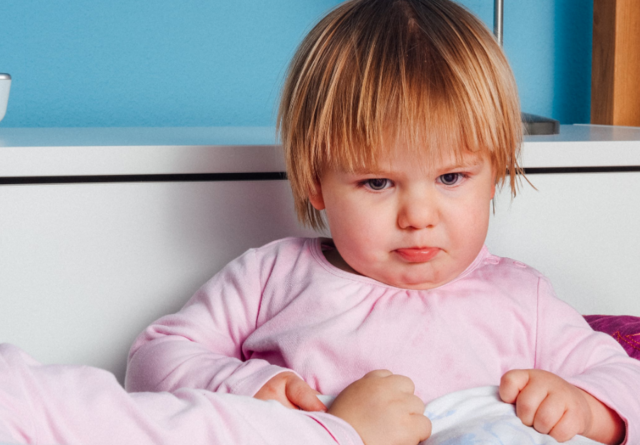 10 ways to entertain your little one when they’re not well