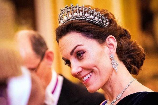 Kate Middleton stuns in sequin gown at Buckingham Palace reception 