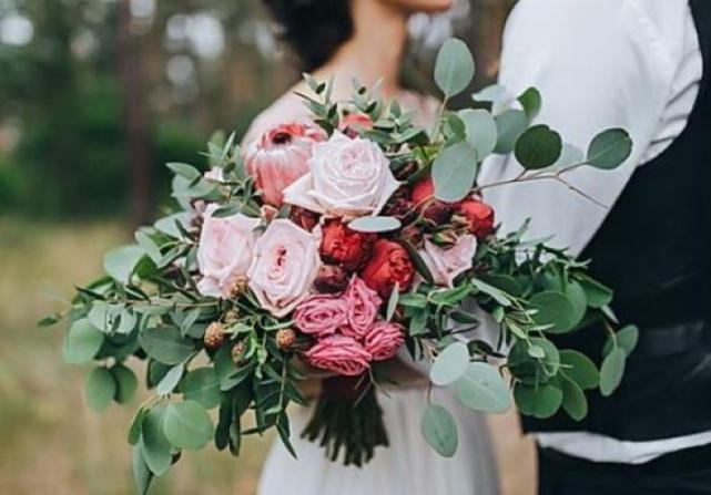 Ooh la la! Here are the biggest wedding flower trends for 2020