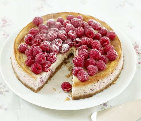 Baked raspberry and ricotta cheesecake