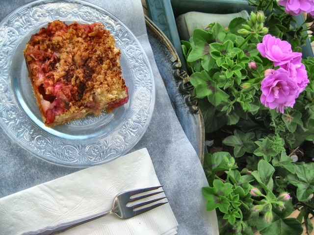 Rhubarb and almond loaf