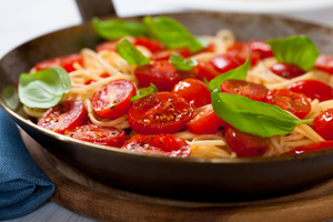 Pasta with fresh tomato, basil and ricotta cheese