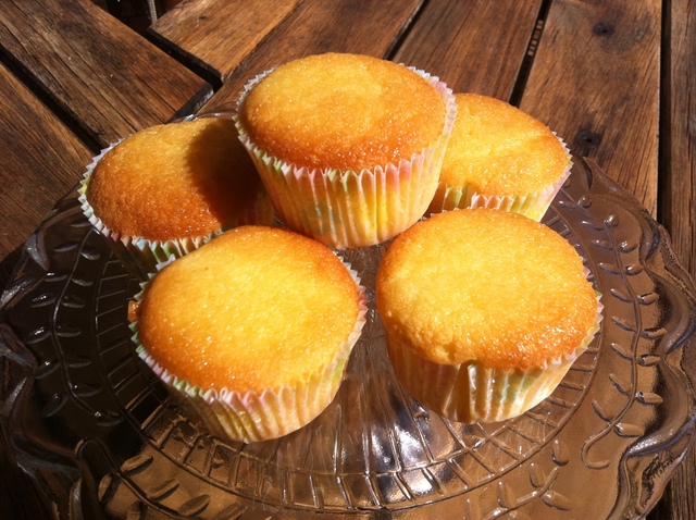 Lemon drizzle buns