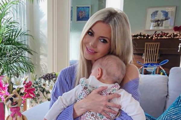 Rosanna Davison shares hilarious yet relatable selfie depicting new twin motherhood