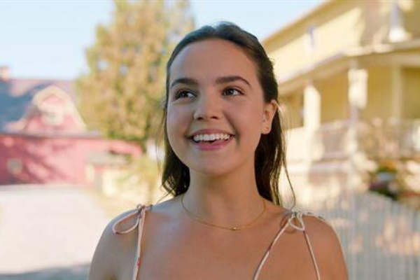 Watch the trailer: Bailee Madison stars in all new Cinderella Story: Starstruck