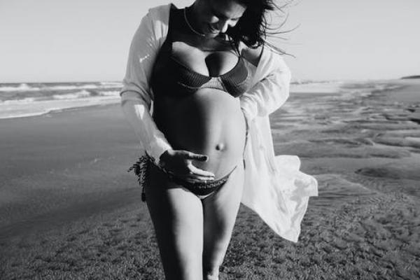 The most stunning (and gorgeously extra) maternity photoshoots trending right now 