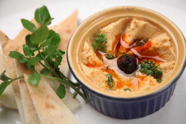 Off for a picnic? Try out this homemade hummus recipe!