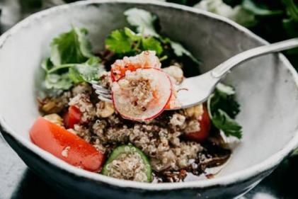 Chicken fajita quinoa bowls are our favourite kind of meal prep
