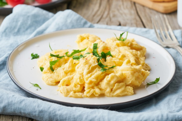 How to make the most delicious, fluffy scrambled eggs