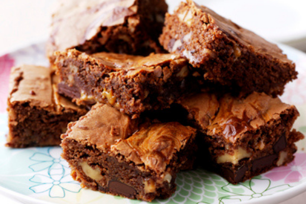 Recipe: These caramel swirl chocolate brownies are just what Wednesdays need