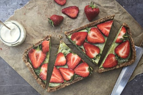 This strawberry & basil cheesecake recipe is super healthy and delicious