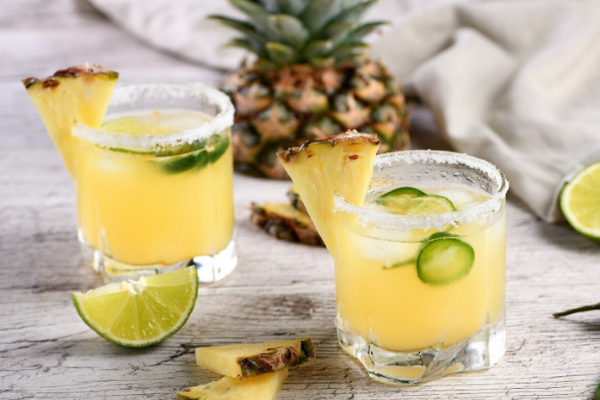 Its cocktail hour somewhere! How to make a Pineapple & Coconut mojito 