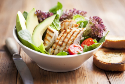 This grilled turkey & avocado salad recipe is super healthy and filling
