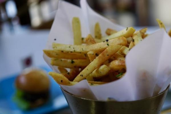 The tastiest loaded fries recipe: Garlic, parmesan and lemon aioli dip!