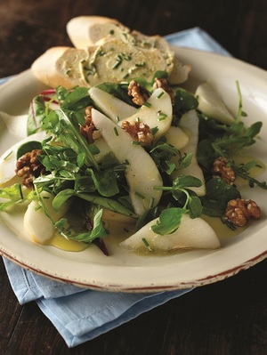 Pear and walnut salad