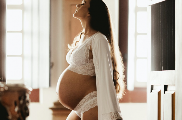 Pregnant and struggling to keep your cool?  These expert top tips are for you!