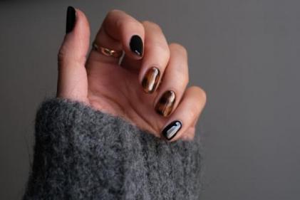 Marbling, groovy patterns and autumnal colours: The masterlist of autumn 2022 nail trends
