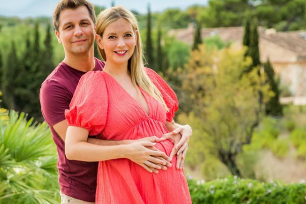Rachel Riley shares important message about getting vaccinated while pregnant