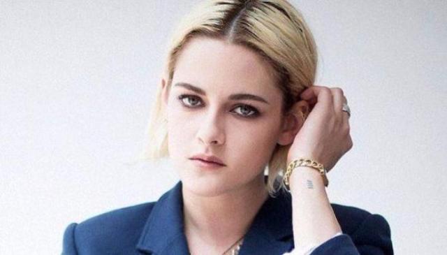 After 2 years of dating Kristen Stewart is engaged to girlfriend Dylan Meyer!