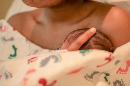 Skin-to-skin contact with your newborn: How to do, when to do it and why it benefits both of you