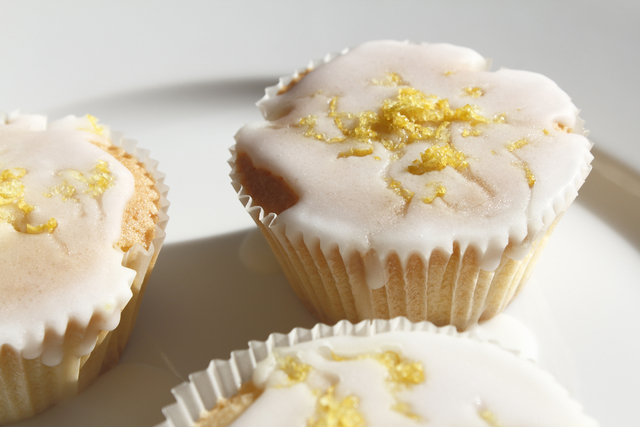 Frosted lemon fairy cakes