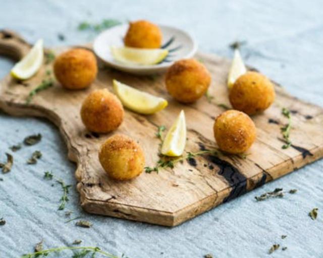 These tapas-style arancini rice balls are our new favourite appetizer recipe for the festive season