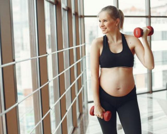 Jog on! Our favourite activewear fits for active mamas-to-be 