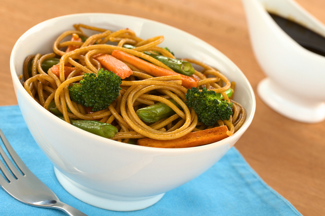 Noodles with stir-fried chilli vegetables