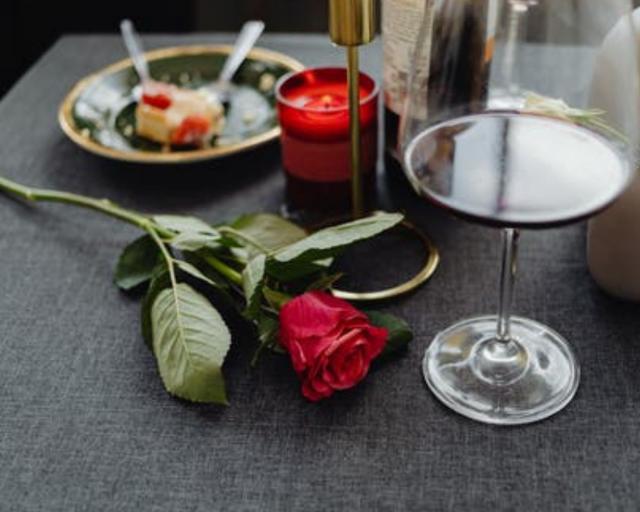 Need Valentines Day inspo for your foodie? Check out these gourmet gifts and experiences!