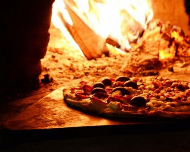 Happy National Pizza Day! Get inspired with our favourite pizzerias around Ireland!