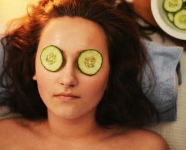 Our favourite at-home facials for all your brightening, hydrating and plumping needs! 