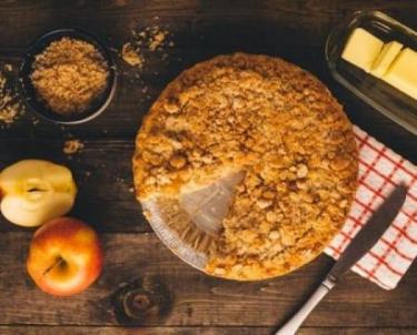 The crumbly crust on this delicious apple pie recipe is to die for!