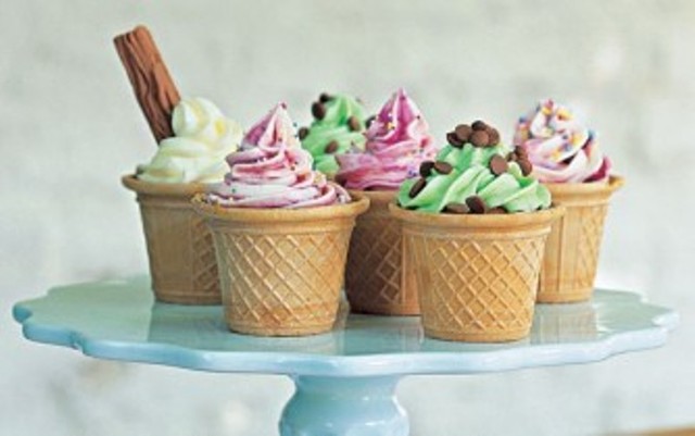 Fiona Cairn's ice cream cone cakes