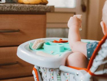 Our 5 best tips for weaning baby safely and with confidence!