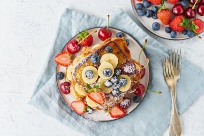 Recipe: How to make scrumptious banana & blueberry French toast sandwiches