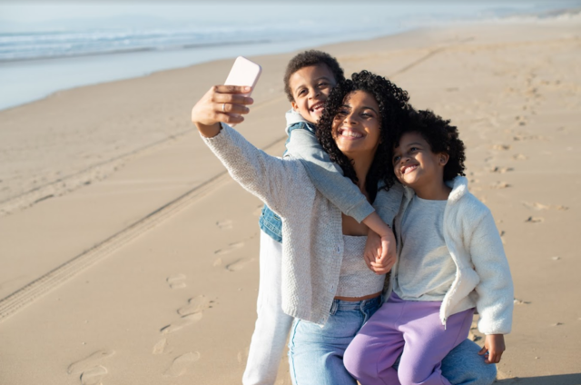 6 tips for taking beautiful selfies with your kids