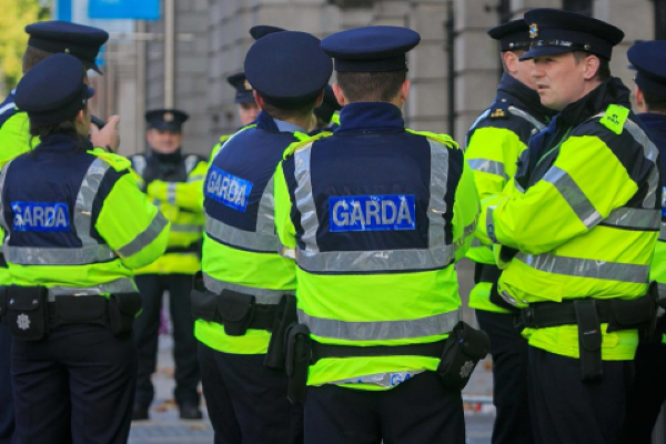 Gardaí investigating car hijacking that resulted in 10-month-old baby being abandoned