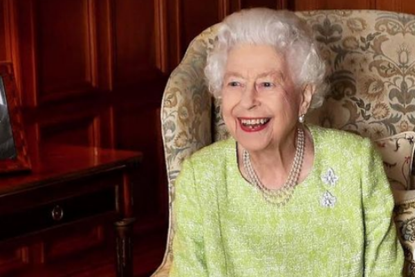 Buckingham Palace announces the Queen has been put under medical supervision 