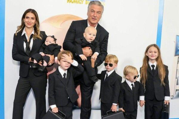 PIC: Hilaria Baldwin shares first photo as a family-of-seven with husband Alec